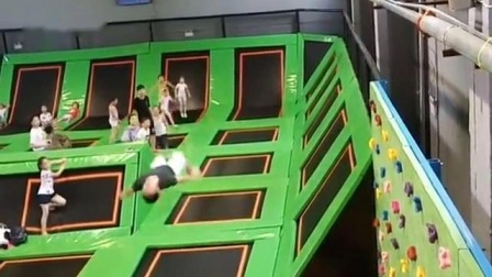 Parc rectangulaire de trampoline de saut à l'élastique de jeu d'intérieur d'enfants avec la fosse de mousse