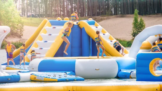 Grand parc aquatique gonflable Aquapark conçu par Bounica 150 People Water Trampoline Park